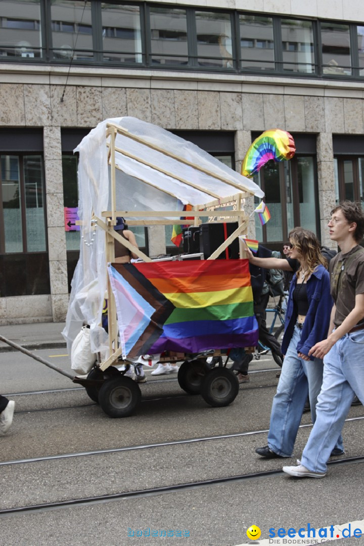 ZURICH PRIDE FESTIVAL: Zuerich - Schweiz, 15.06.2024