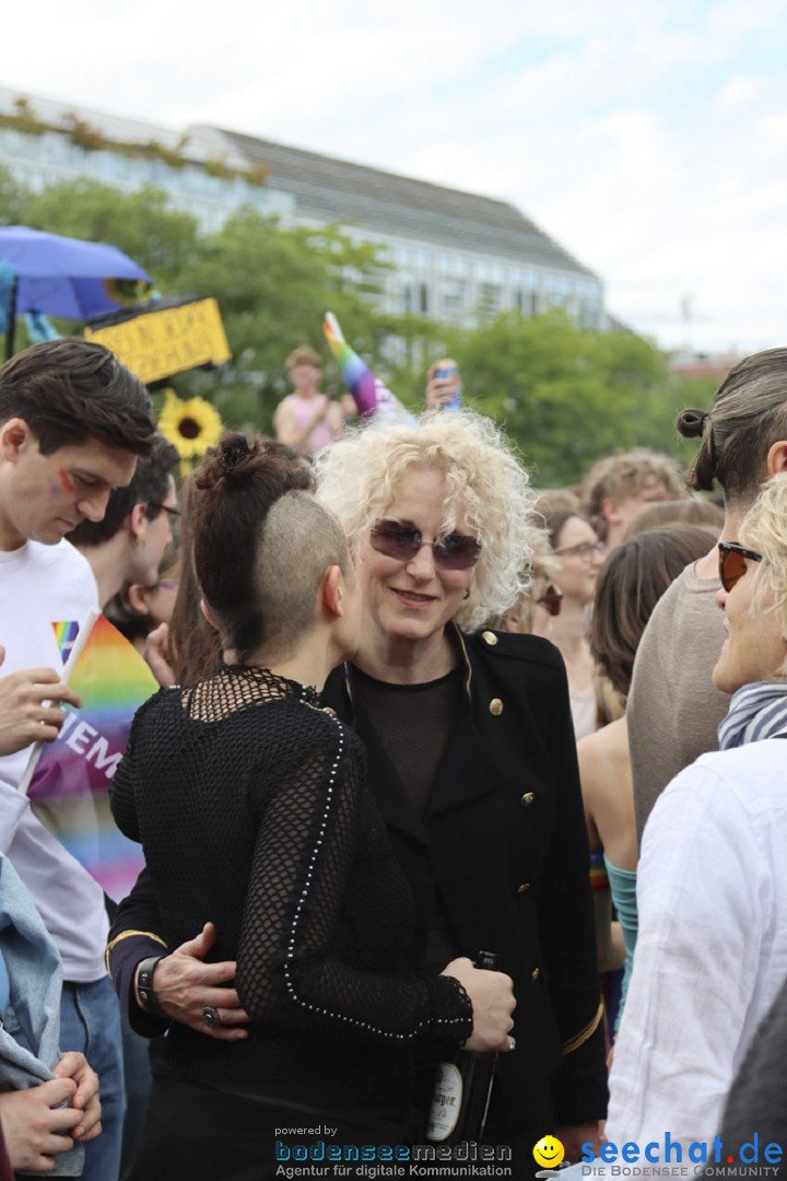 ZURICH PRIDE FESTIVAL: Zuerich - Schweiz, 15.06.2024