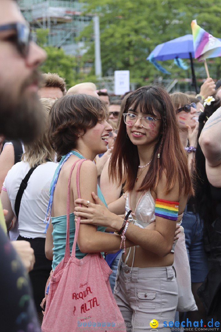 ZURICH PRIDE FESTIVAL: Zuerich - Schweiz, 15.06.2024