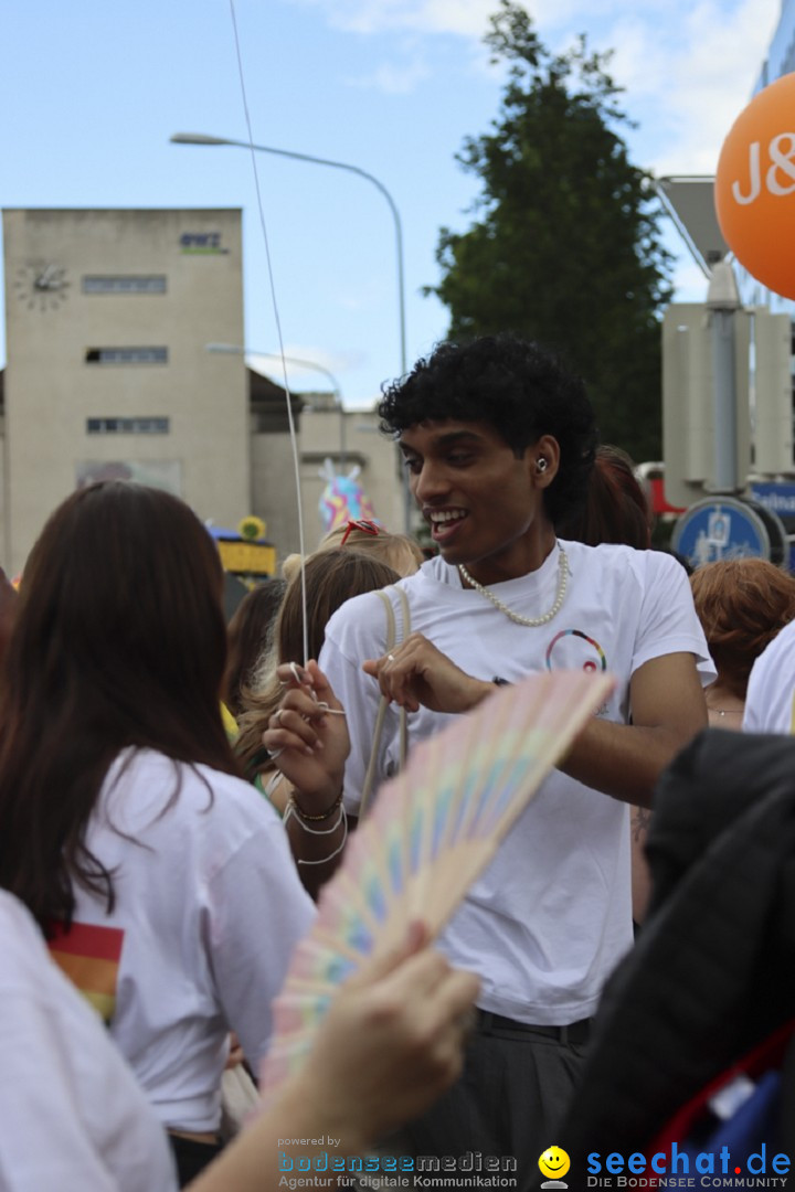 ZURICH PRIDE FESTIVAL: Zuerich - Schweiz, 15.06.2024