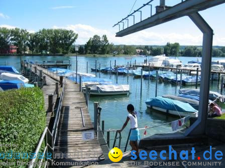 Blick auf Angelboote am Rhein