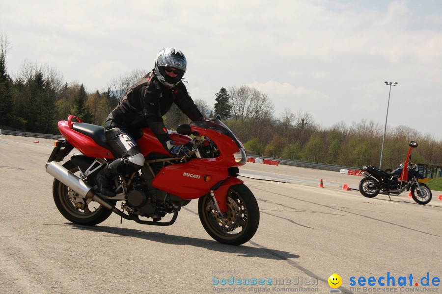 seechat.de Motorrad-Kurventraining: Start-up-Day-ADAC-Fahrsicherheitsanlage