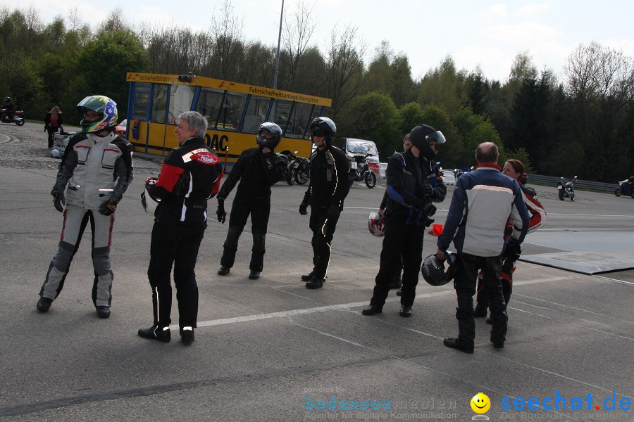 seechat.de Motorrad-Kurventraining: Start-up-Day-ADAC-Fahrsicherheitsanlage