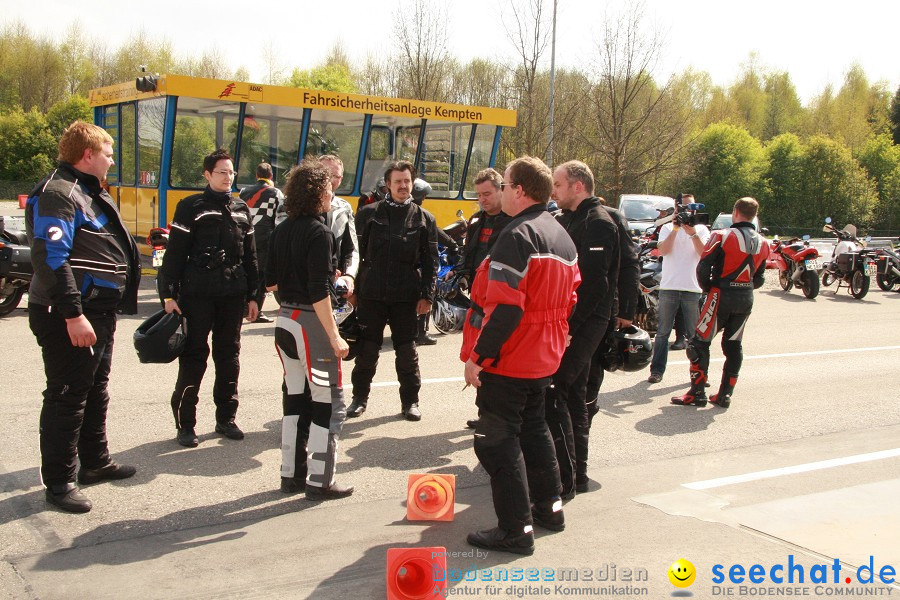 seechat.de Motorrad-Kurventraining: Start-up-Day-ADAC-Fahrsicherheitsanlage