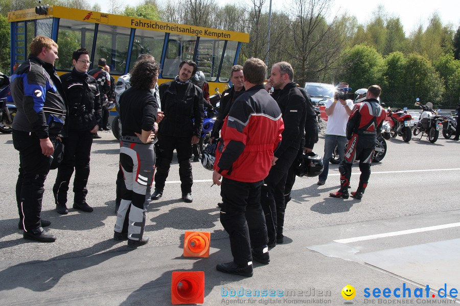 seechat.de Motorrad-Kurventraining: Start-up-Day-ADAC-Fahrsicherheitsanlage