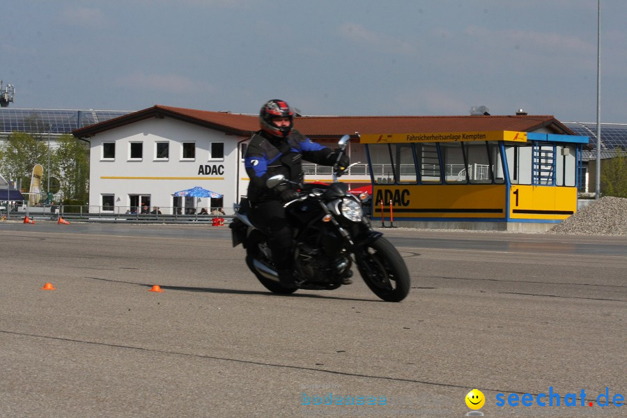 seechat.de Motorrad-Kurventraining: Start-up-Day-ADAC-Fahrsicherheitsanlage